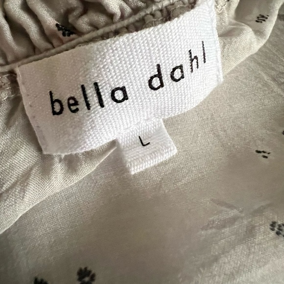BELLA DAHL Shirred Ditsy Floral Print Smocked Neck & Sleeve Top Light Gray Large - Picture 6 of 12